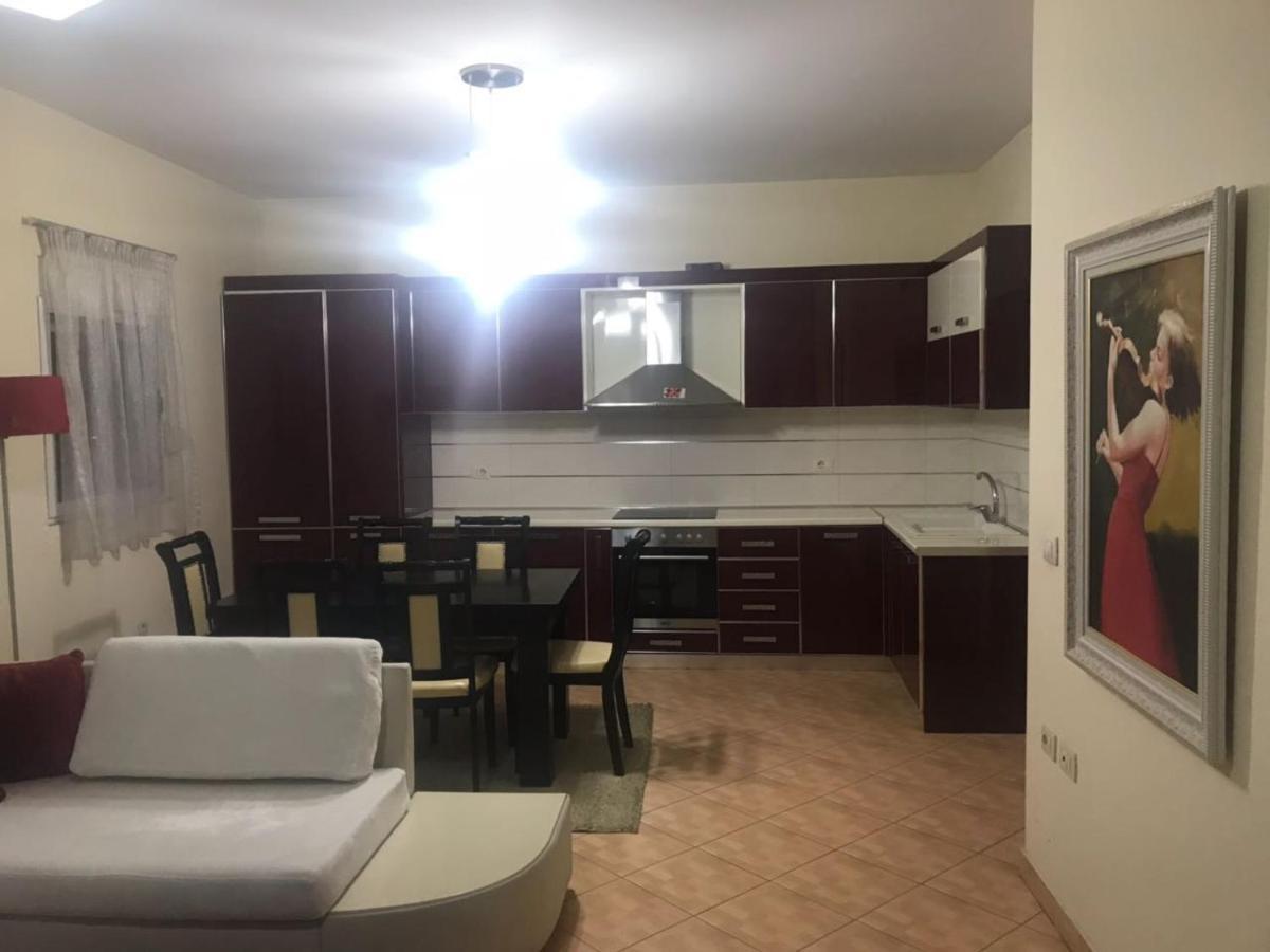 Lovely 2 Bedroom Apartment Tirana Exterior foto