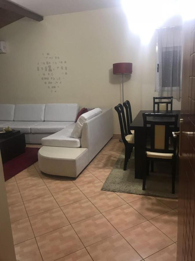 Lovely 2 Bedroom Apartment Tirana Exterior foto