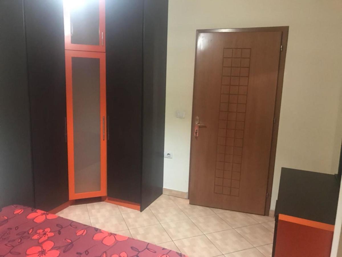 Lovely 2 Bedroom Apartment Tirana Exterior foto