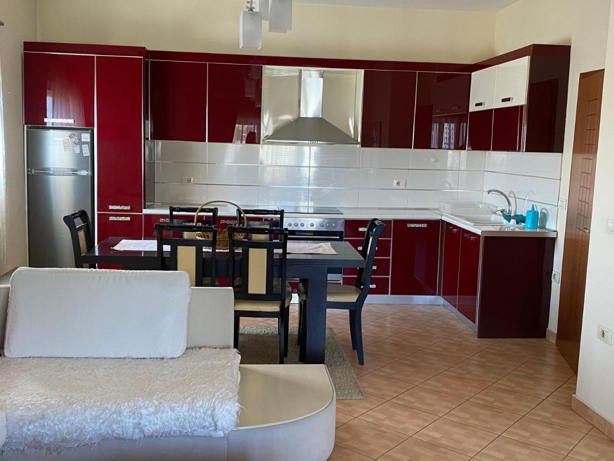 Lovely 2 Bedroom Apartment Tirana Exterior foto